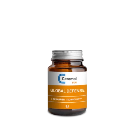 CERAMOL SUN GLOBAL DEFENSE 30 COMP es un fotoprotector de amplio espectro que ofrece una alta protección contra los daños solares. Su fórmula innovadora incluye ingredientes que ayudan a prevenir el envejecimiento prematuro de la piel y a mantener la hidratación. Ideal para todo tipo de piel