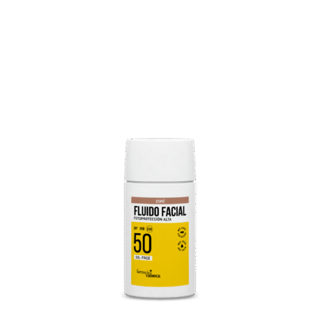 Fluido Facial 50+ Doré de Farmacia Valseca es un tratamiento antienvejecimiento que combina protección solar y un acabado dorado luminoso. Su fórmula ligera hidrata y nutre la piel